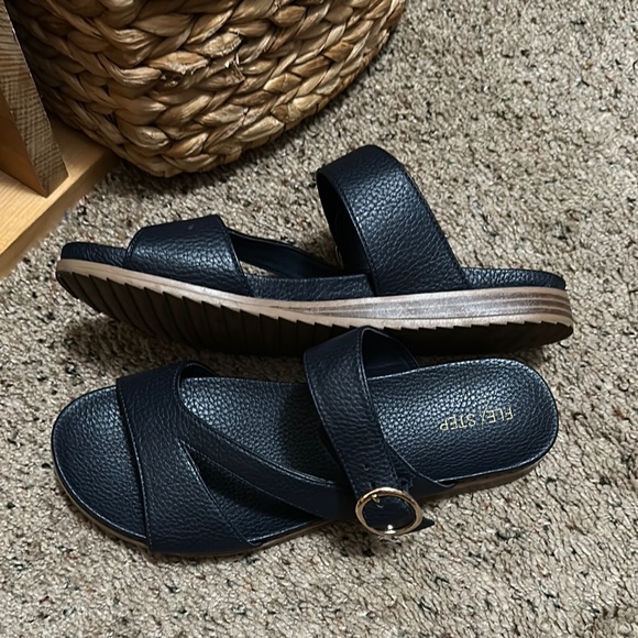 Zara Black and Gold Sandals with Chic Design - Picture 3 of 5